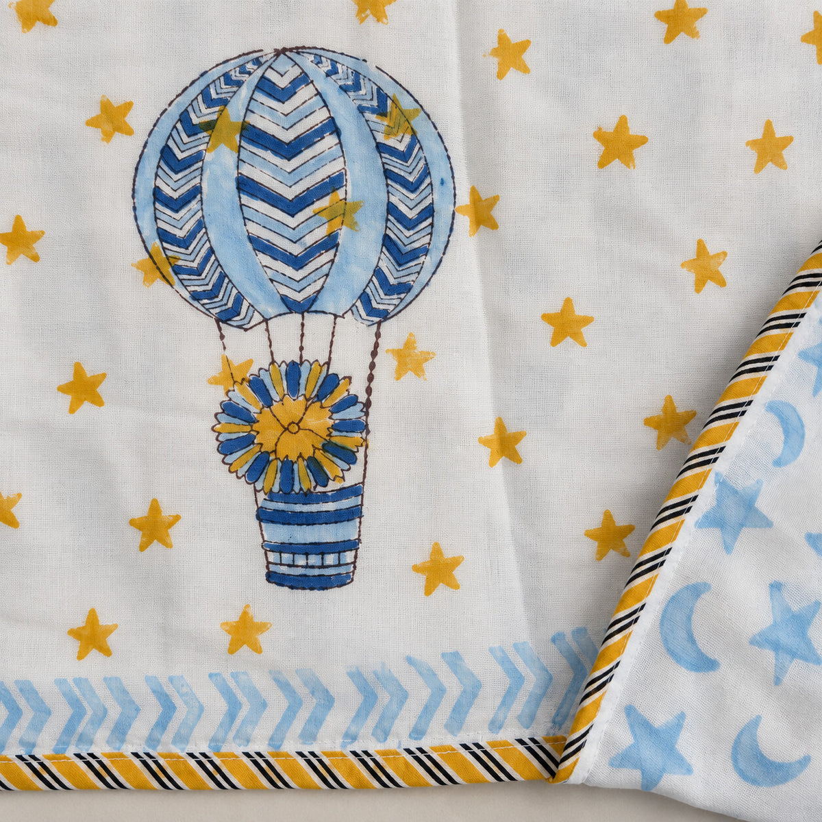 Hot Air Balloon Stars Baby Dohar - DH_SUB_BB_001 - print and border close-up