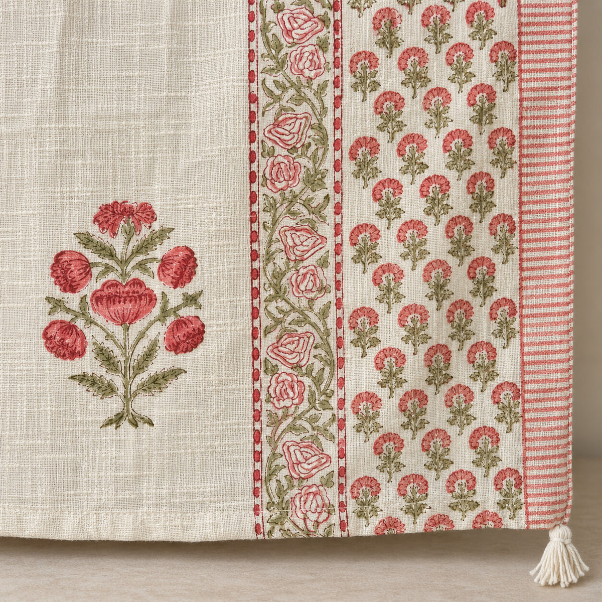 Coral Rose Sprig Baithak Sofa Throw - ST_BT_CJ_005 - border and tassel detail